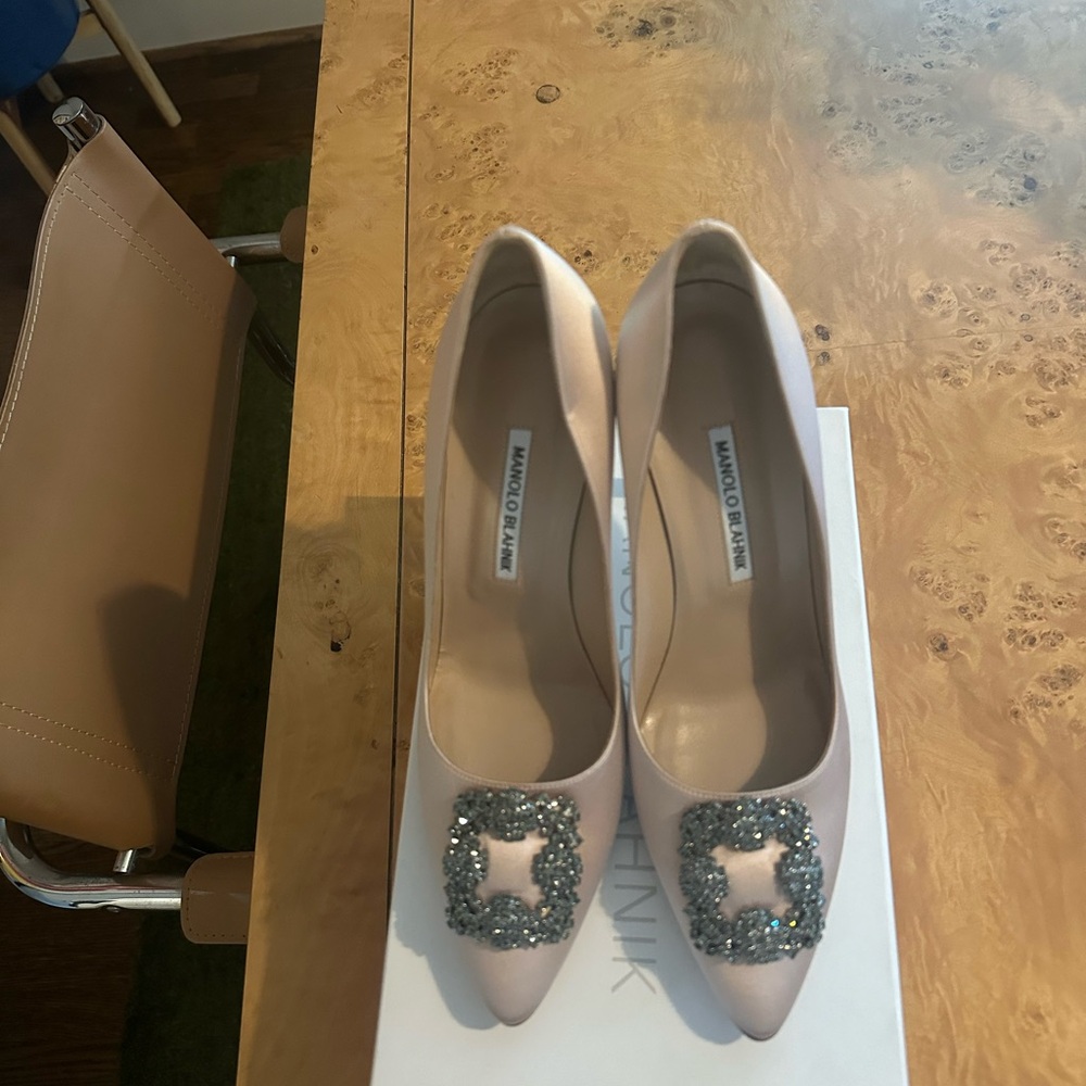 MANOLO BLAHNIK Hangisi 105mm Satin High-Heel Pumps in color "Flesh" - Picture 4 of 7